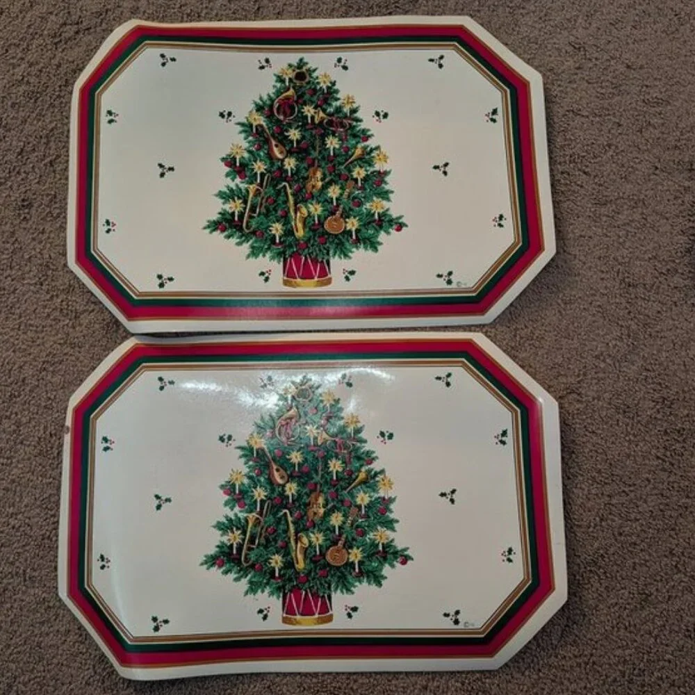 Vintage Set of 4 Town & Country Linen Vinyl Padded Christmas Tree Retro Placemat